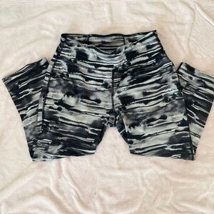 Women’s Size Small High Waisted Drawstring Black White Tie Dye Capri Leggings